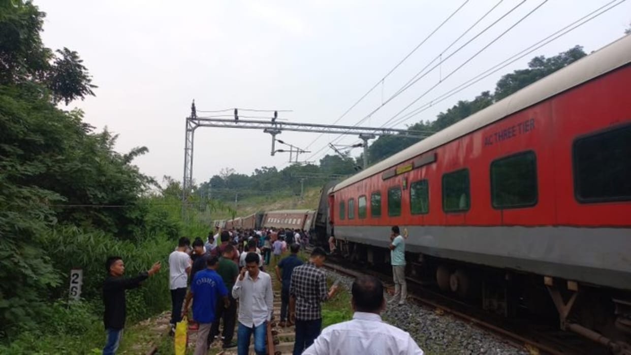 8 coaches of Agartala – Lokmanya Tilak Terminus derailed at Dibalong station in Assam