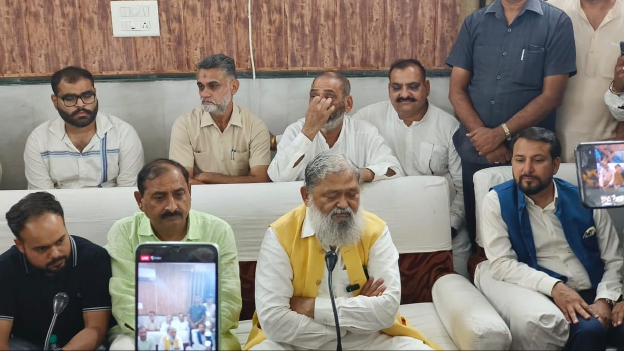 Vij reached Ambala, the temperature got high on this issue, he said - officers should leave the room