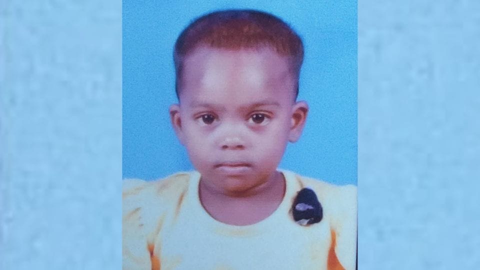 Woman slept at bus stand in Dantewada villagers took away innocent child