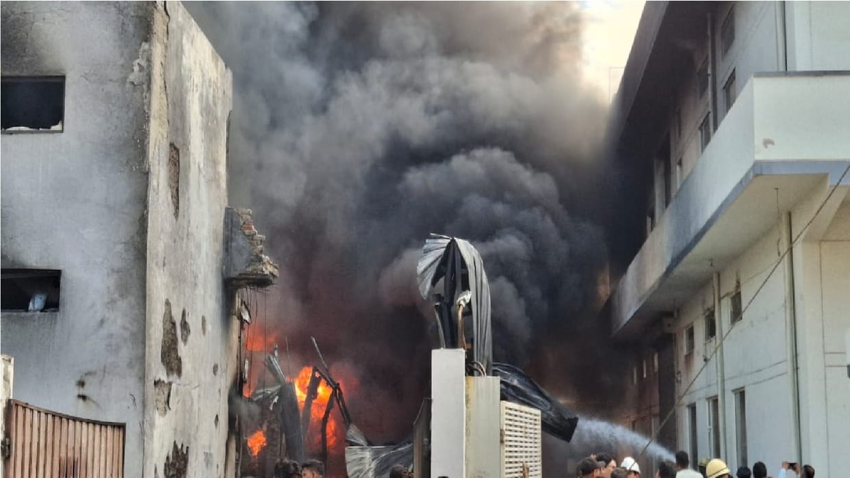 Huge fire breaks out in four factories in HSIDC Sector 16 of Bahadurgarh