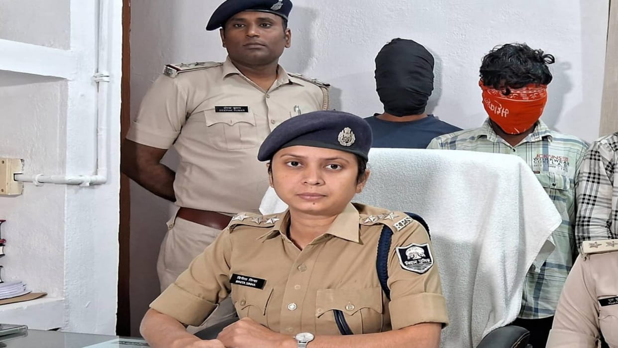 Bihar Gang that used to rob people in name of help by making them sit in car was busted two arrested