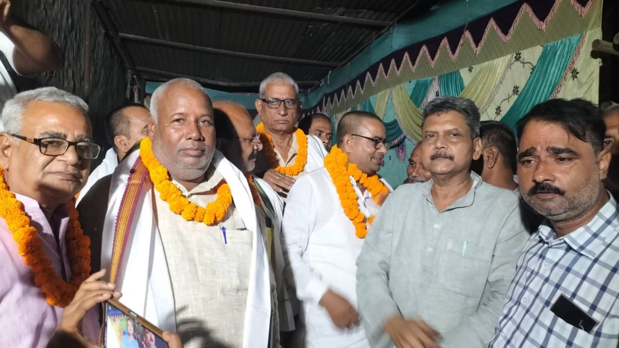 Bihar Politics Jansuraj gets big blow in Gopalganj many people including Bhore block president left party