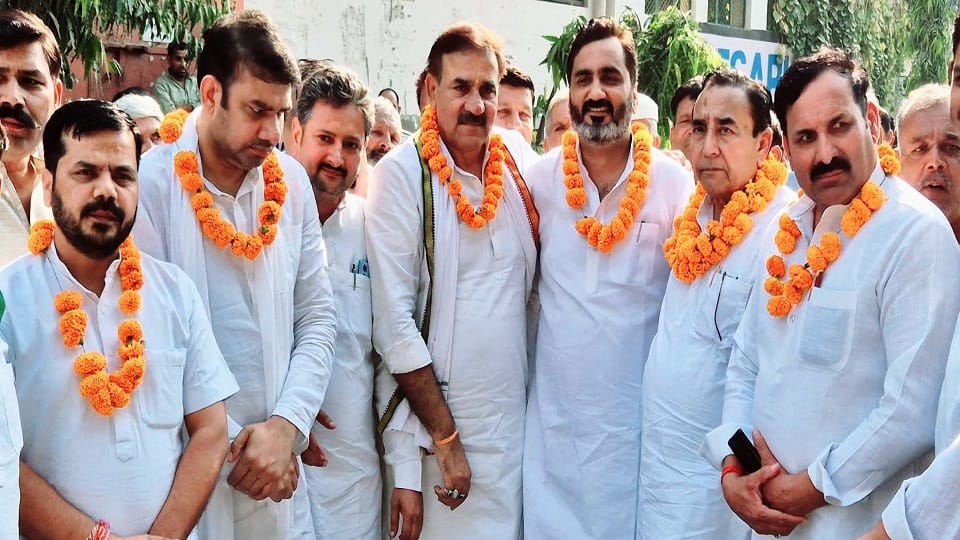 Muzaffarnagar: BJP hoisted the flag in sugarcane committee elections, six chairpersons unopposed