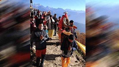 Chamoli: शीतकाल के लिए बंद हुए चतुर्थ केदार रुद्रनाथ मंदिर के कपाट, गोपीनाथ मंदिर के लिए रवाना हुई डोली Fourth Kedarnath Rudranath temple doors are closed for the winter season Chamoli Uttarakhand News in hindi