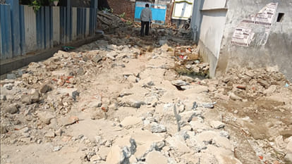 Contractor uprooted Gorakhpur Municipal Corporation road without notice, action taken