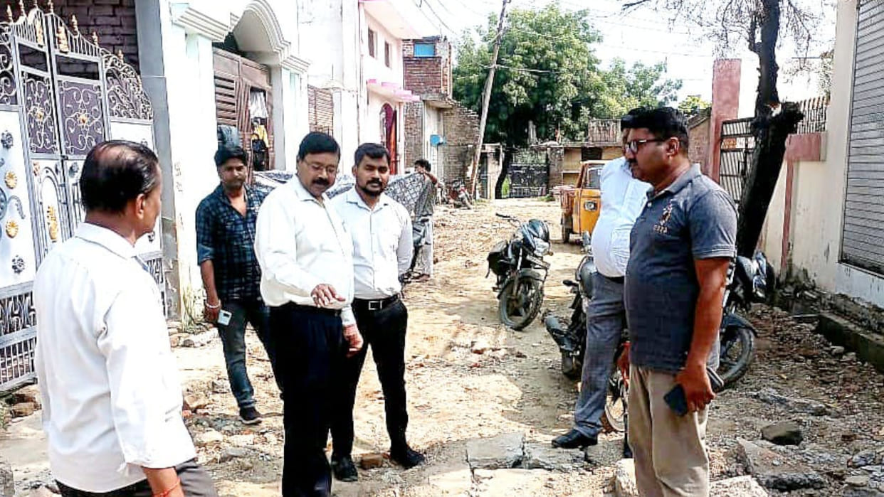 Contractor uprooted Gorakhpur Municipal Corporation road without notice, action taken