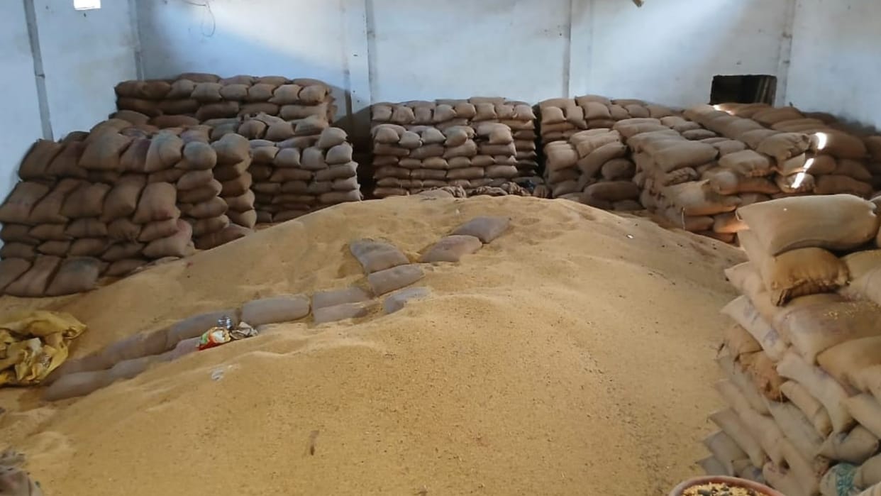 Shivpuri SDM raided warehouses and stores