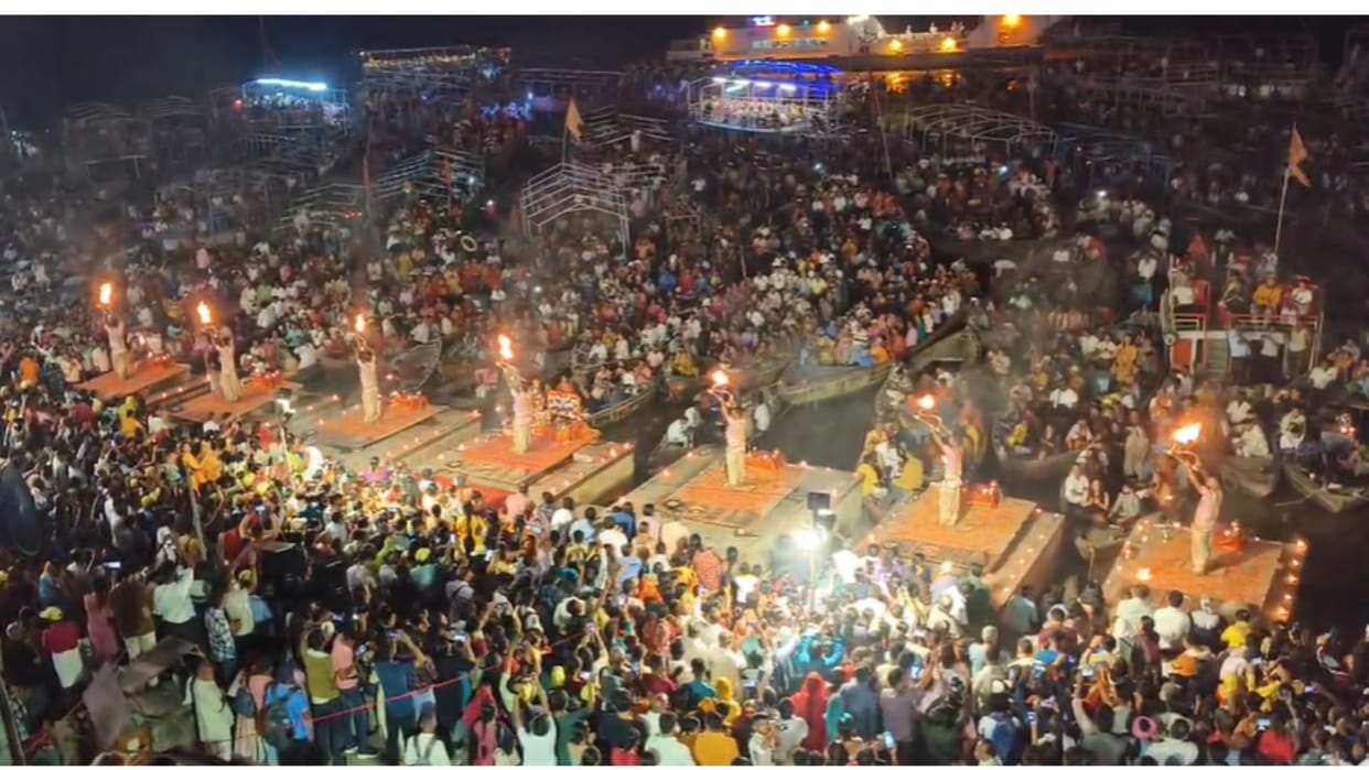 Sharad Purnima Bindumadhav bathed water of Panchganga devotees reached Baba Vishwanath