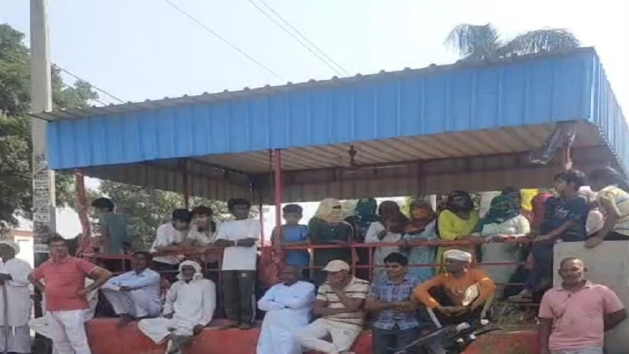 youth was shot dead in Bugana village of Hisar, villagers blocked the Hisar-Chandigarh road