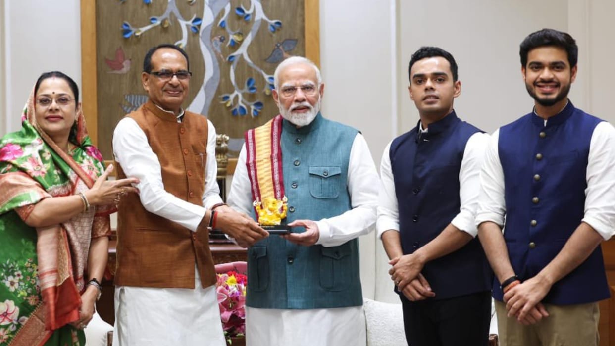 MP News: PM Modi will attend the wedding of Shivraj's sons, Union Minister arrived with his family to invite.
