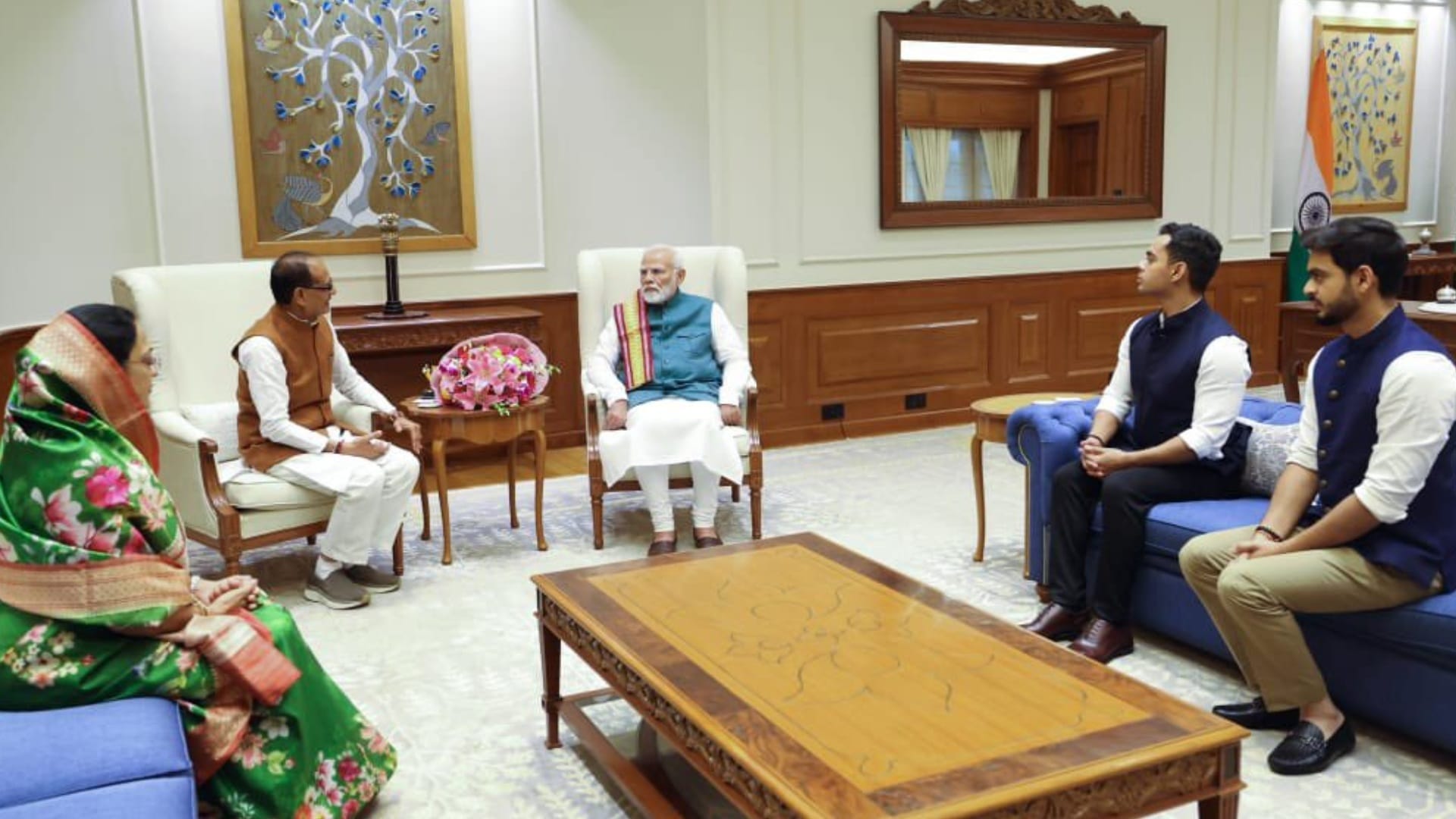 MP News: PM Modi will attend the wedding of Shivraj's sons, Union Minister arrived with his family to invite.
