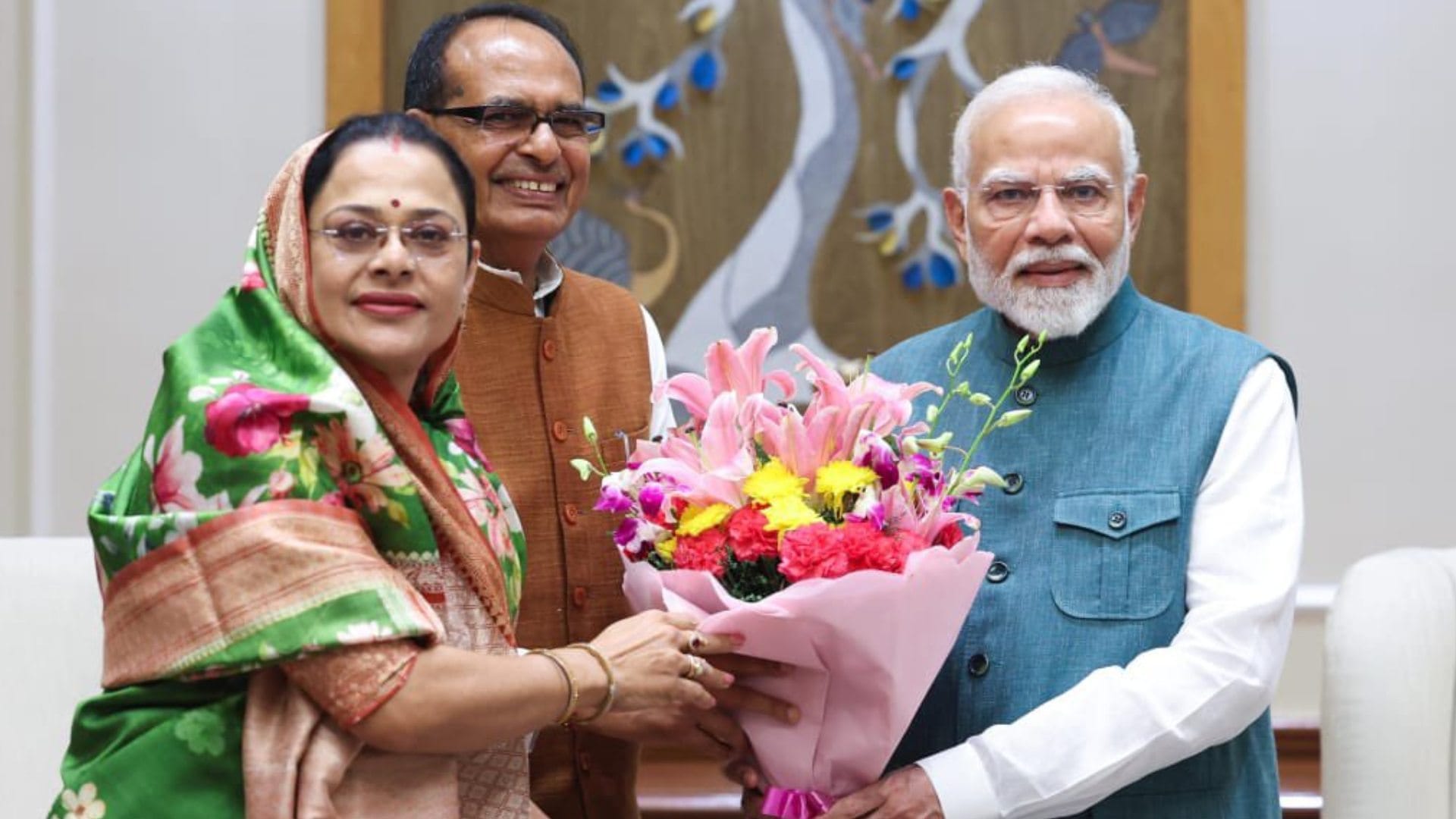 MP News: PM Modi will attend the wedding of Shivraj's sons, Union Minister arrived with his family to invite.