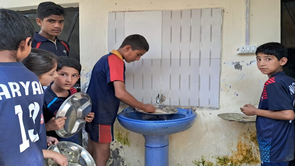 Khel Mahakumbh in Tiuni Dehradun 700 participating students yearned for water for eight hours