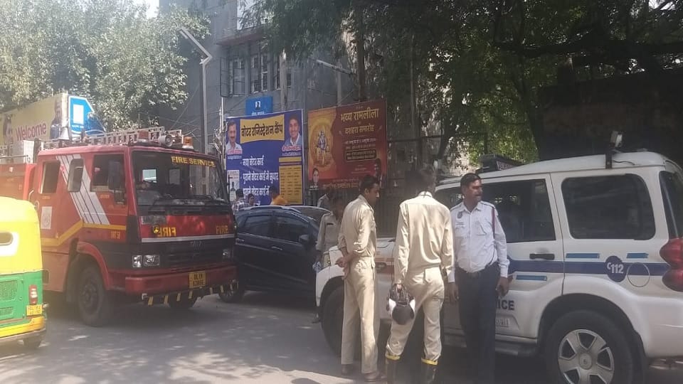 Bomb threat at Delhi mall police investigating