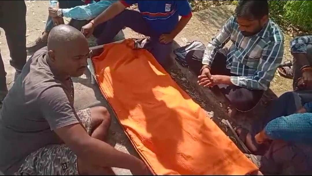 Auto and bike collided violently in Patpara