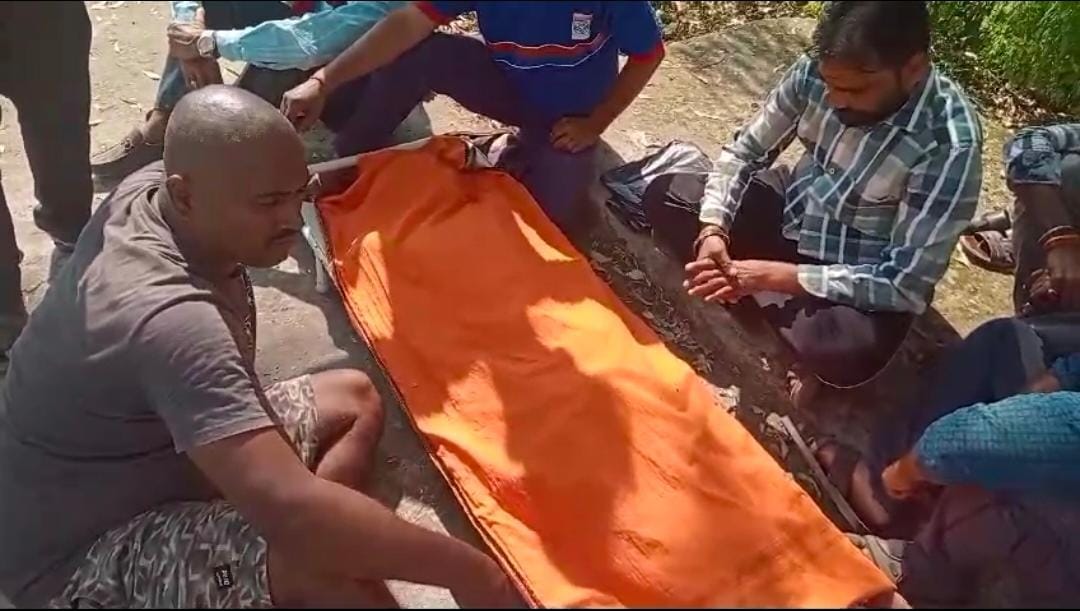 Auto and bike collided violently in Patpara