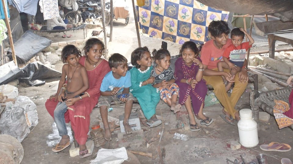 UP News: Childhood in dark... four lakh children do not go school, situation Moradabad district worrying