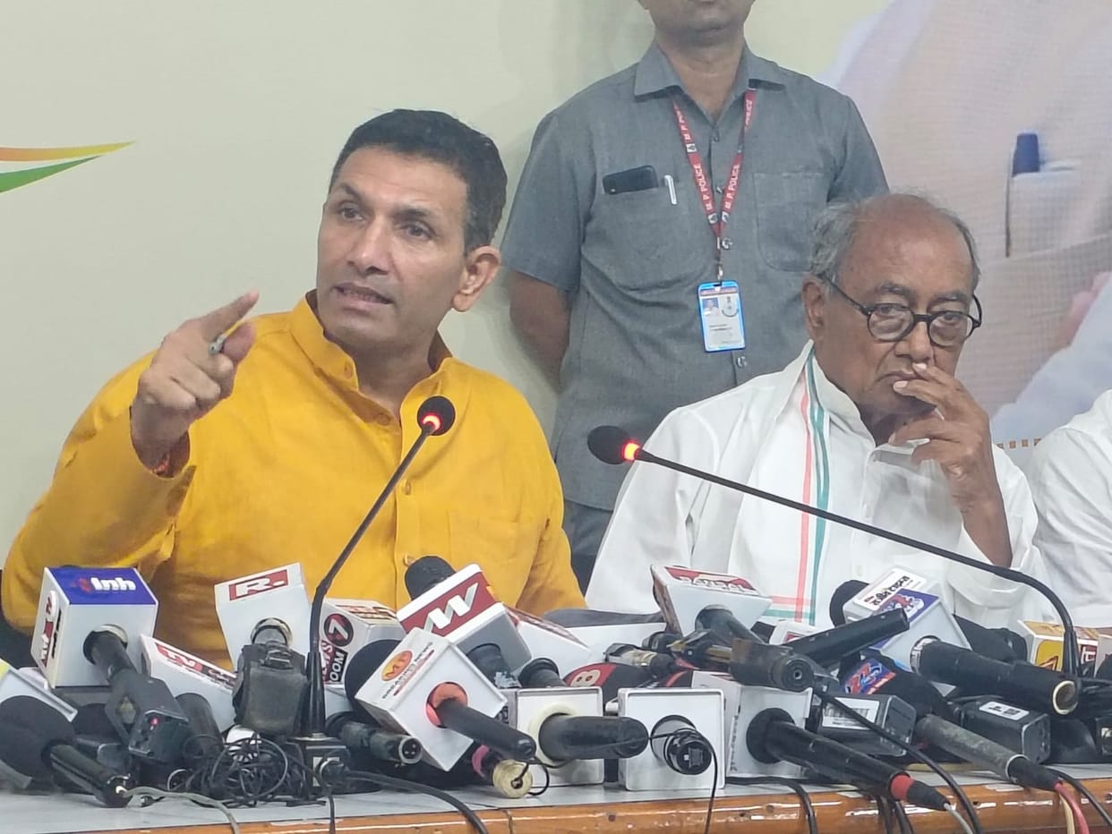 MP: Digvijay and Patwari make big allegations, Agriculture Minister is doing black marketing of fertilizers, C