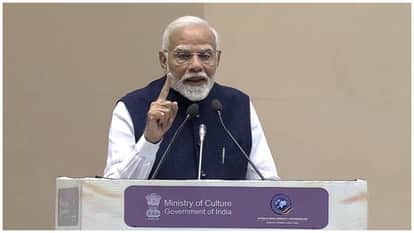 अभिधम्म दिवस से जुड़े समारोह में शामिल हुए पीएम मोदी।