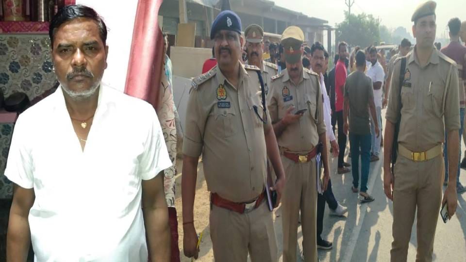 young man was stabbed to death in land dispute in Kasganj