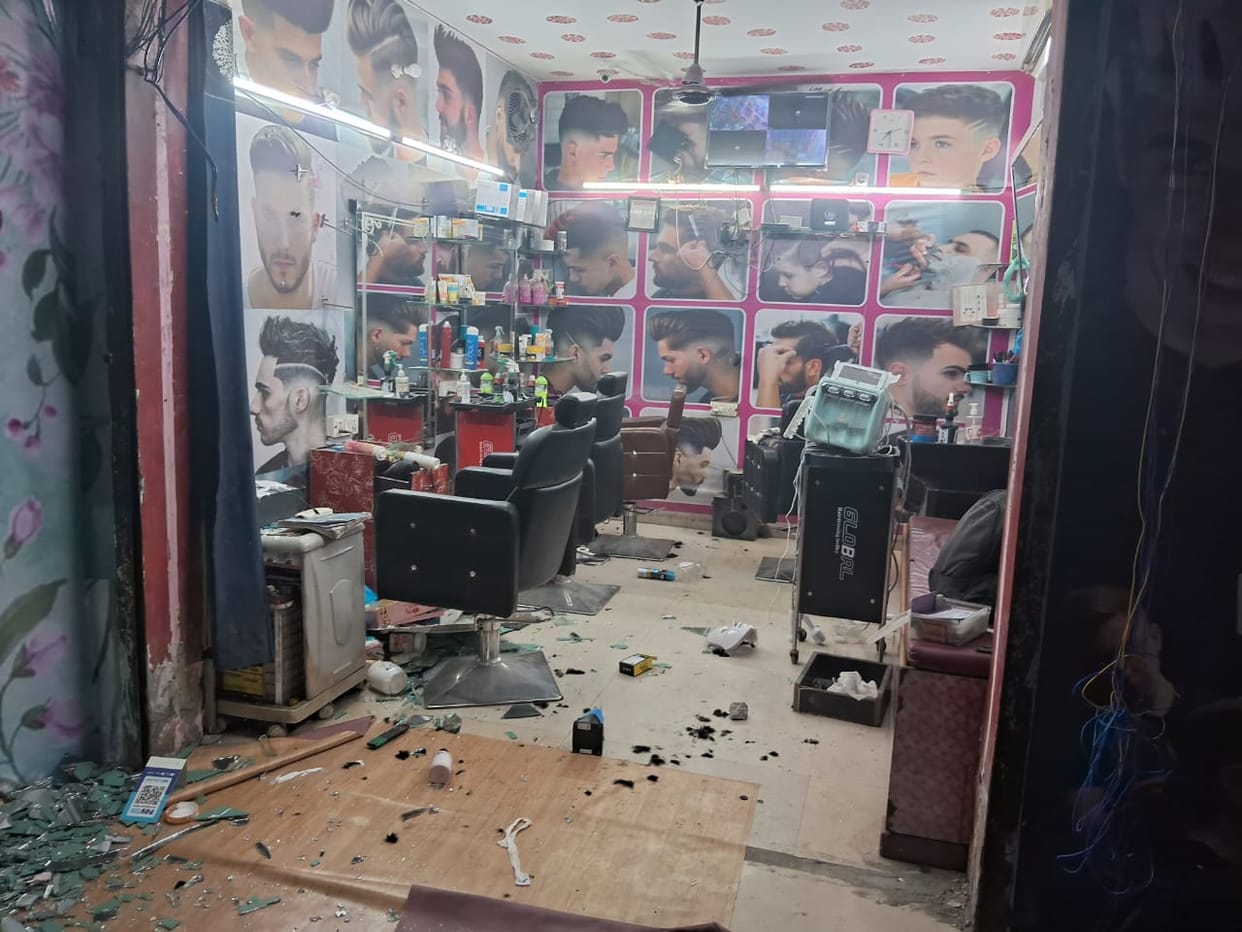 Dehradun News Salon owner molested girl Hindu leader beat up accused and vandalised place