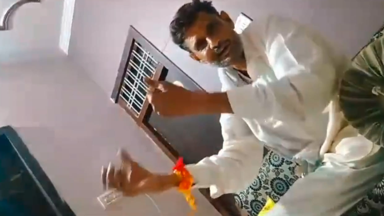 MP News: Drunk Congress MLA Babu Jandel said objectionable thing about Lord Bholenath, BJP surrounded him