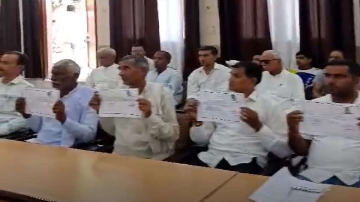 Ganna Samiti Election 2024 There were 11 voters in Muzaffarnagar 12 votes came out of ballot box