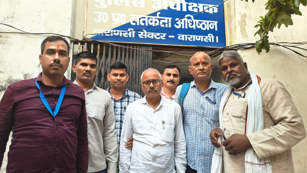 Vigilance team operation on bribe at block headquarters