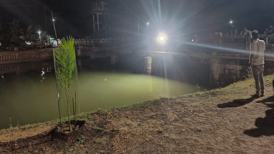 Farmer fell into canal due to uncontrolled bicycle