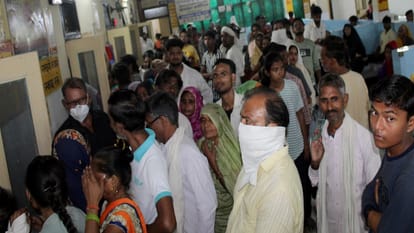 बागला जिला अस्पताल की ओपीडी में लगी मरीजों की भीड़