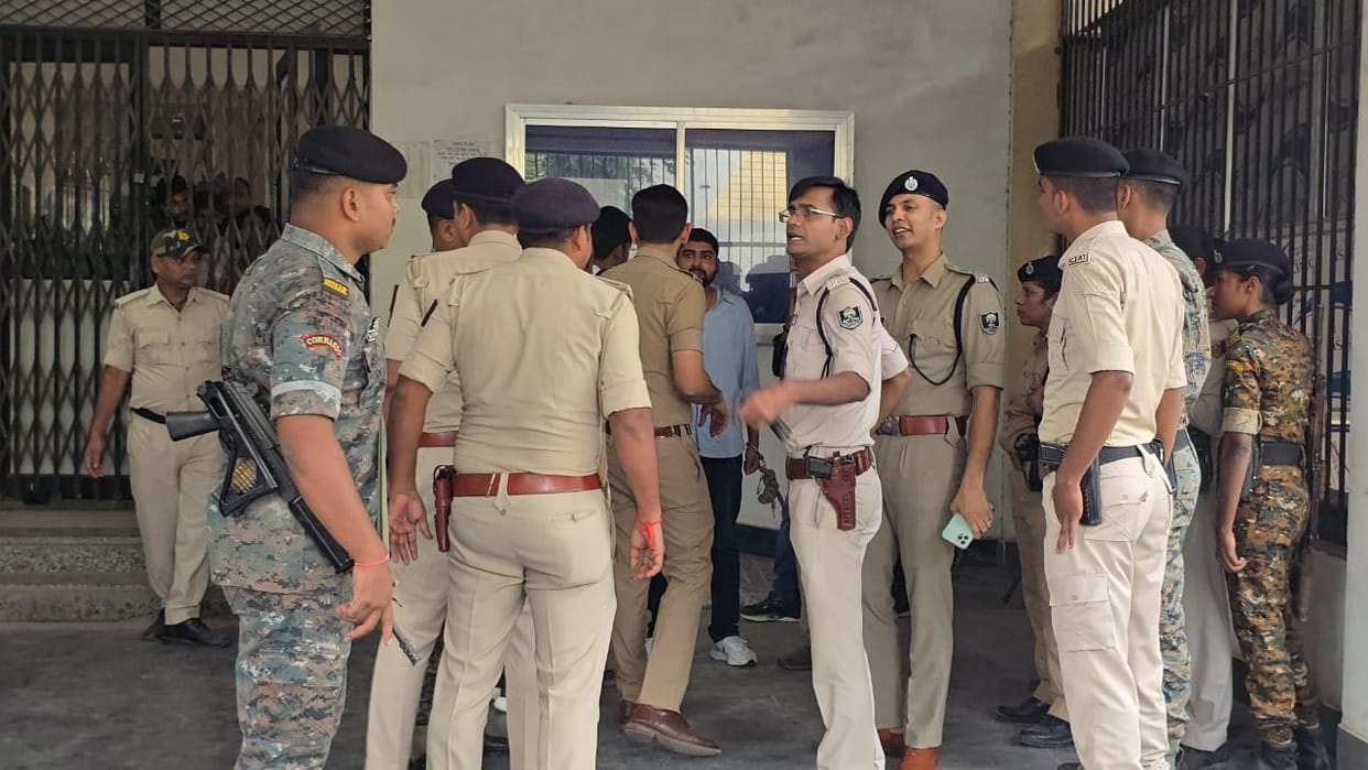 Bihar: Notorious criminal Vishal Singh shot in the court premises, another prisoner also injured in firing