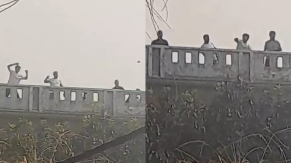 Amroha: Heavy stone pelting between two parties over children dispute, FIR lodged against 28