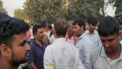 एसएन में लगी भीड़