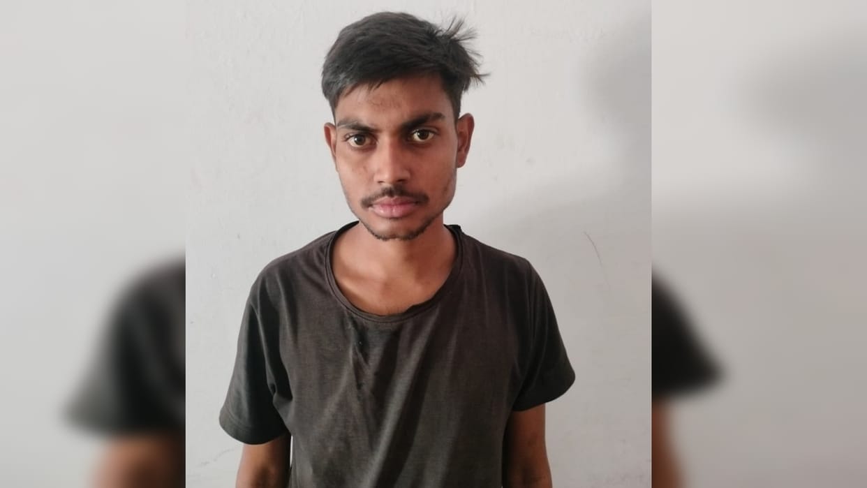 One who did obscene acts with girls arrested, police has announced a reward of ten thousand