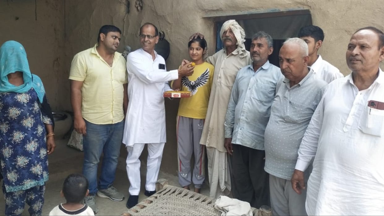 Payal of Garhi Nawab village of Panipat selected in Haryana Police, first government job in village and family