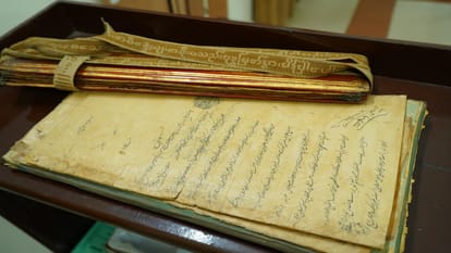Allahabad University Decades old safe opened in 500 years old gold coins and copper plates found