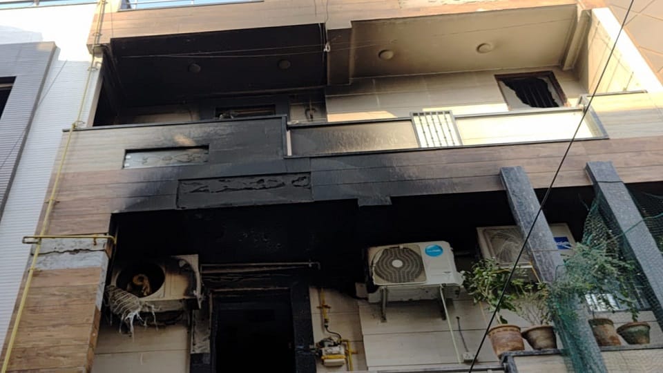 Mother and son burnt to death in Delhi bodies of both found in different bathrooms