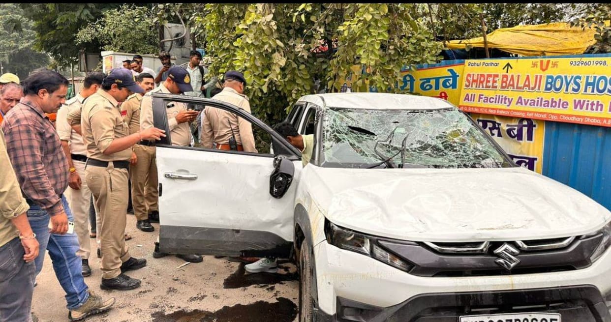 Indore: A speeding car dragged a young man for a kilometer after the collision in Indore.