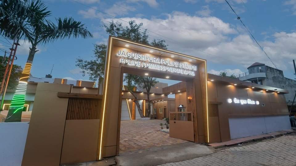 Agra Jagdishpura police station is giving competition to five star hotels