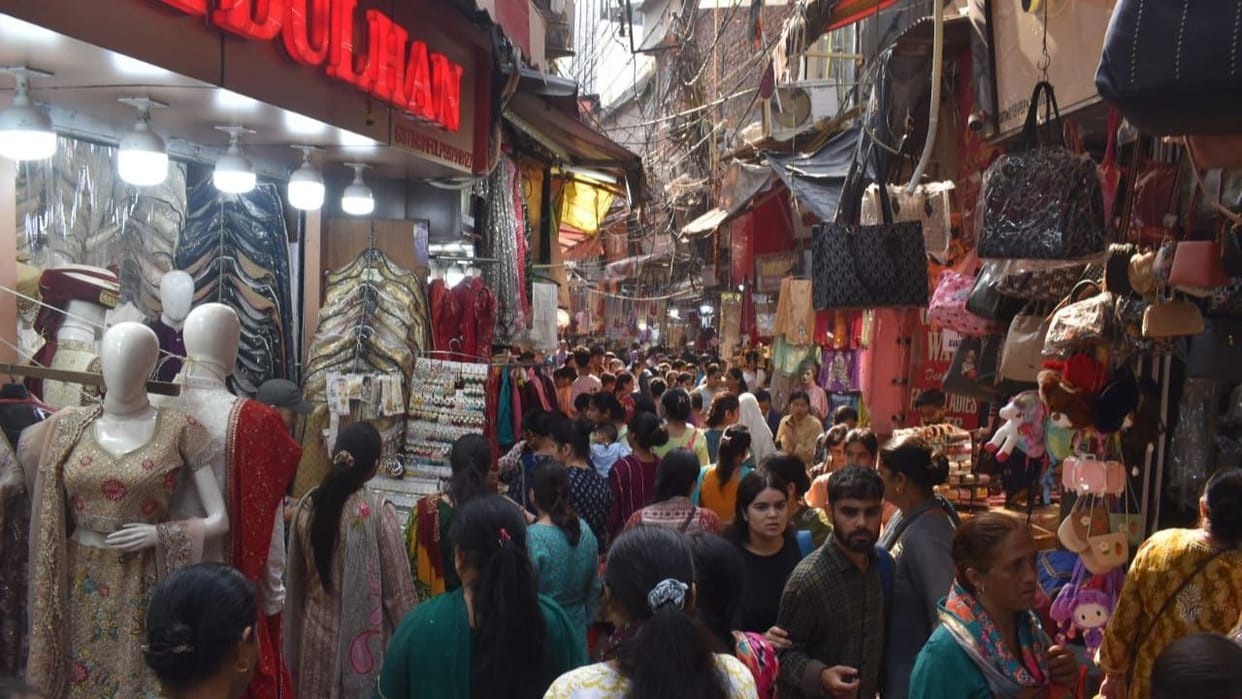 Karva Chauth 2024: Jammu markets buzz in preparation for Karva Chauth, see photos