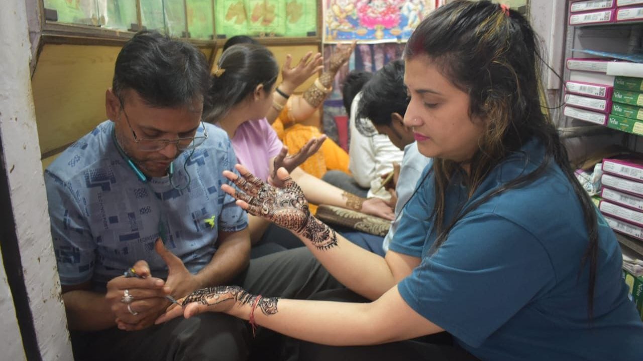 Karva Chauth 2024: Jammu markets buzz in preparation for Karva Chauth, see photos