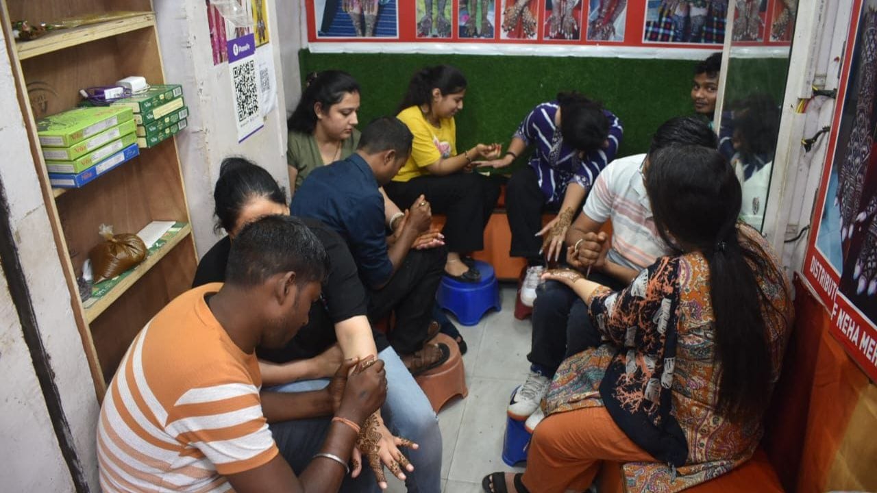 Karva Chauth 2024: Jammu markets buzz in preparation for Karva Chauth, see photos