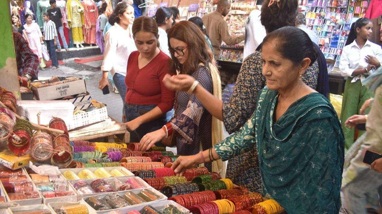Karva Chauth 2024: Jammu markets buzz in preparation for Karva Chauth, see photos