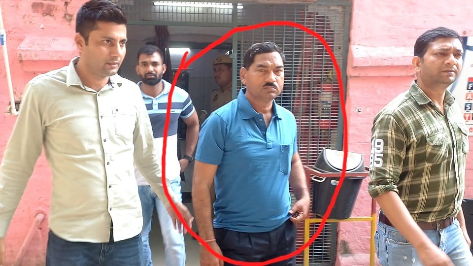 Baghpat: Lekhpal was not ready to work without bribe, then alert farmer played the trick, Lekhpal arrested