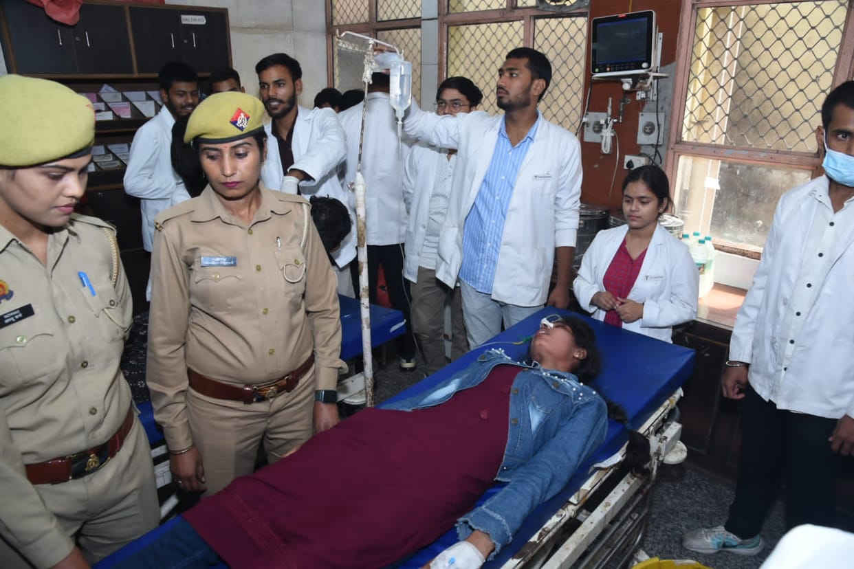 A woman consumed poison in front of Samajwadi party office in Lucknow.