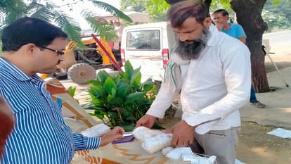 Bijnor people eating rotten meat... 3 carts caught, insects were crawling in smelly meat, 3800 kg destroyed