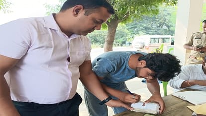 Bijnor people eating rotten meat... 3 carts caught, insects were crawling in smelly meat, 3800 kg destroyed