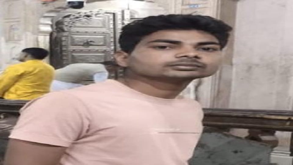 Dead body of a young man from Mursan found hanging near Mathura station