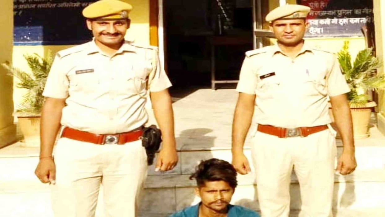 Kekri News: A young man who spread panic by showing an air gun on social media has been arrested