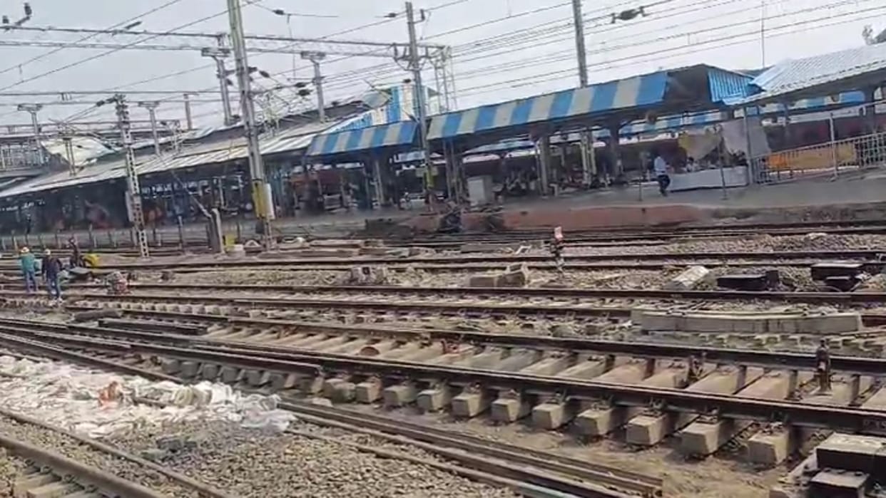 Mega block of railway started at Prayagraj Junction, route of many trains changed